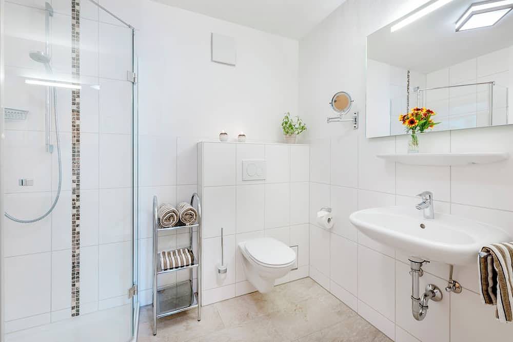 Ganze Wohnung, Ferienwohnung Nelke, bis 2 Personen, Obergeschoss, 50 qm in Waging am See, Rupertiwinkel