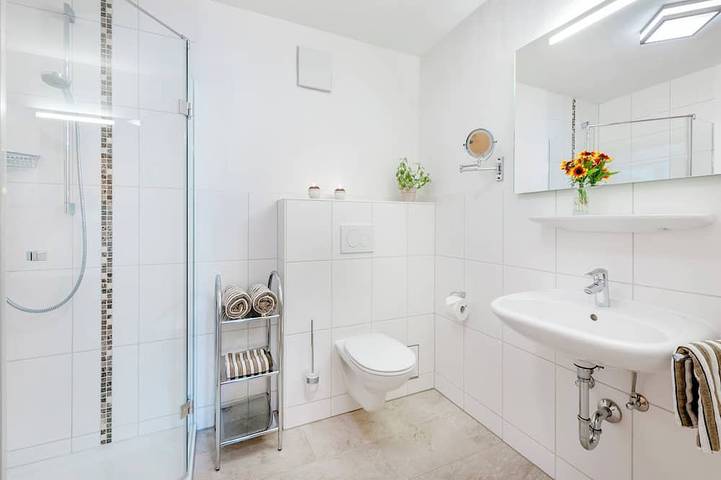 Ganze Wohnung, Ferienwohnung Nelke, bis 2 Personen, Obergeschoss, 50 qm in Waging am See, Rupertiwinkel