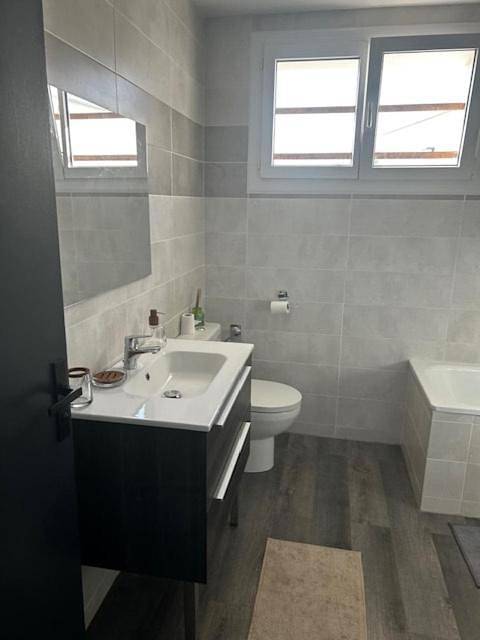 Gîte pour 6 personnes, avec balcon à Mudaison - 4