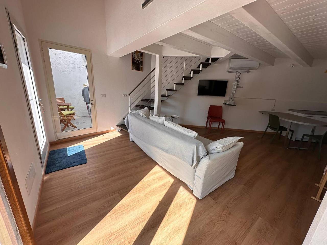 Appartamento intero, Appartamento 'Casa Di Gaia' con Terrazza Privata, Wi-Fi e Aria Condizionata in Carloforte, Provincia di Carbonia-Iglesias