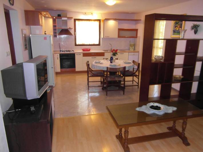 Ferienwohnung für 4 Personen, mit Garten und Terrasse in Pjescana Uvala - 3