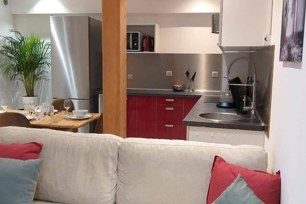 Appartement entier, La dépendance du château de Triviers. in Challes-les-Eaux, Région de Chambéry