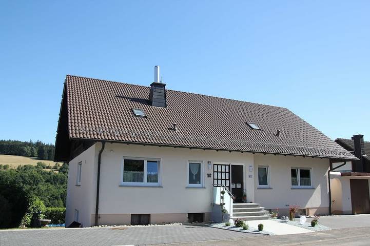 Ferienwohnung für 8 Personen, mit Garten und Terrasse, mit Haustier in Wildflecken