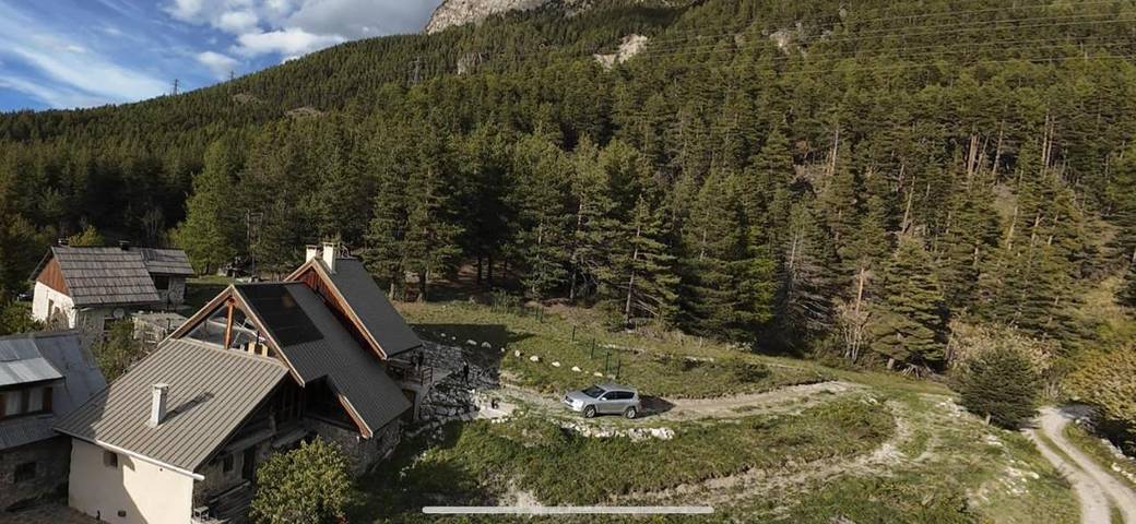 Location de vacances pour 2 personnes, avec vue et jardin à Saint-Martin-de-Queyrières - 2