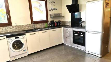 Gîte pour 6 personnes, avec jardin et terrasse à Rumilly