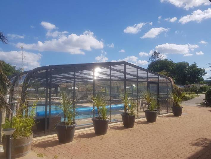 Gîte pour 4 personnes, avec piscine ainsi que jardin et vue à Baye