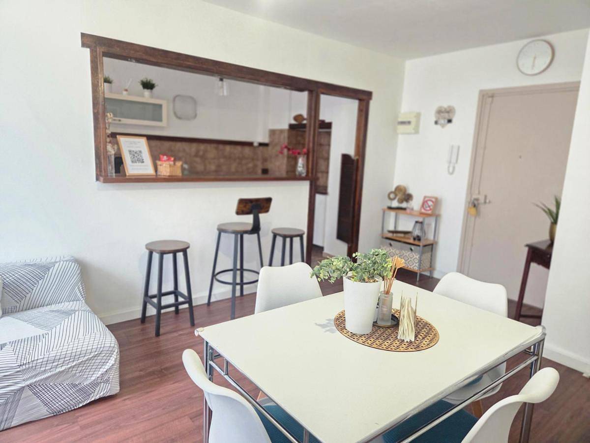 Appartement entier, Séjour cosy près de Paris T3 cuisine ouverte et bar in Ris-Orangis, Essonne