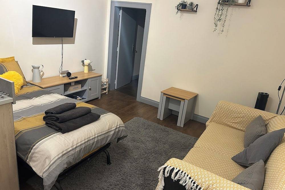 Appartement entier, 1-bedroom apartment right in the heart of Chabanais town centre in Chabanais, Charente