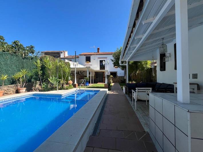 Casa rural para 6 personas, con jardín además de vistas y piscina en Castaño del Robledo - 2