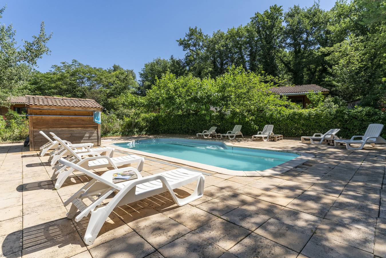 Chalet 'Gite Serpolet' avec piscine partagée, terrasse privée et Wi-Fi in Mirabel-aux-Baronnies, Région de nyons