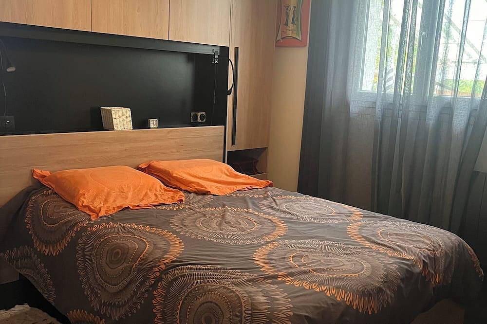 Charming house near Bordeaux - quiet - sleeps 8 - swimming pool - summer kitchen in Cénac, Región de Burdeos