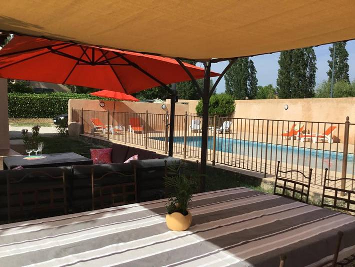 Gîte pour 8 personnes, avec jardin et piscine, animaux acceptés à Puyricard