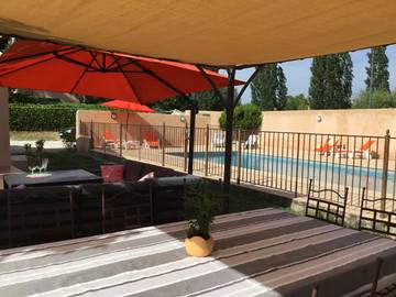 Location de vacances pour 8 personnes, avec piscine et jardin, animaux acceptés à Puyricard