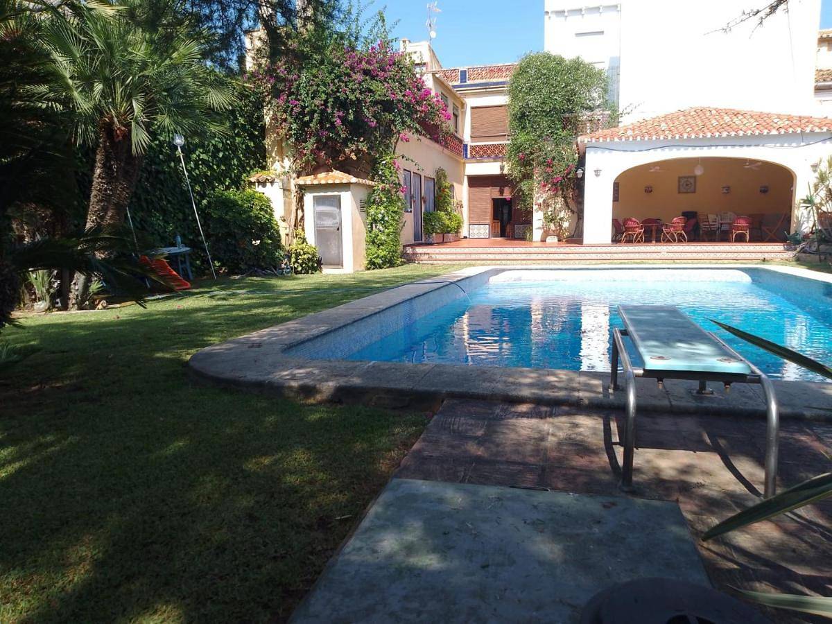 Seven-Bedroom House with Private Pool in Pedreguer, Costa Blanca
