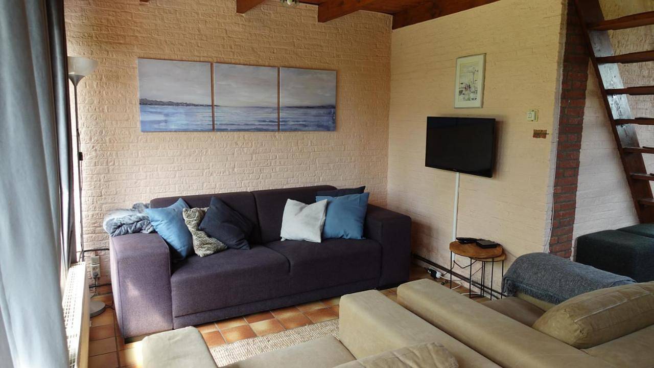 Oude-Tonge holiday house near fishing waters in Oude-Tonge, Goeree-Overflakkee