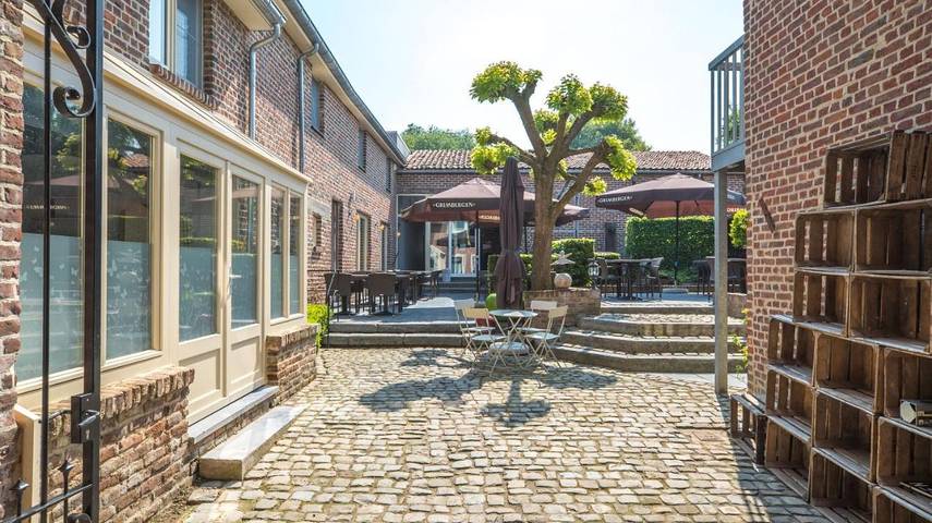 B&b voor 2 personen, with Terras and Tuin as well as Zwembad and Sauna in Tongeren