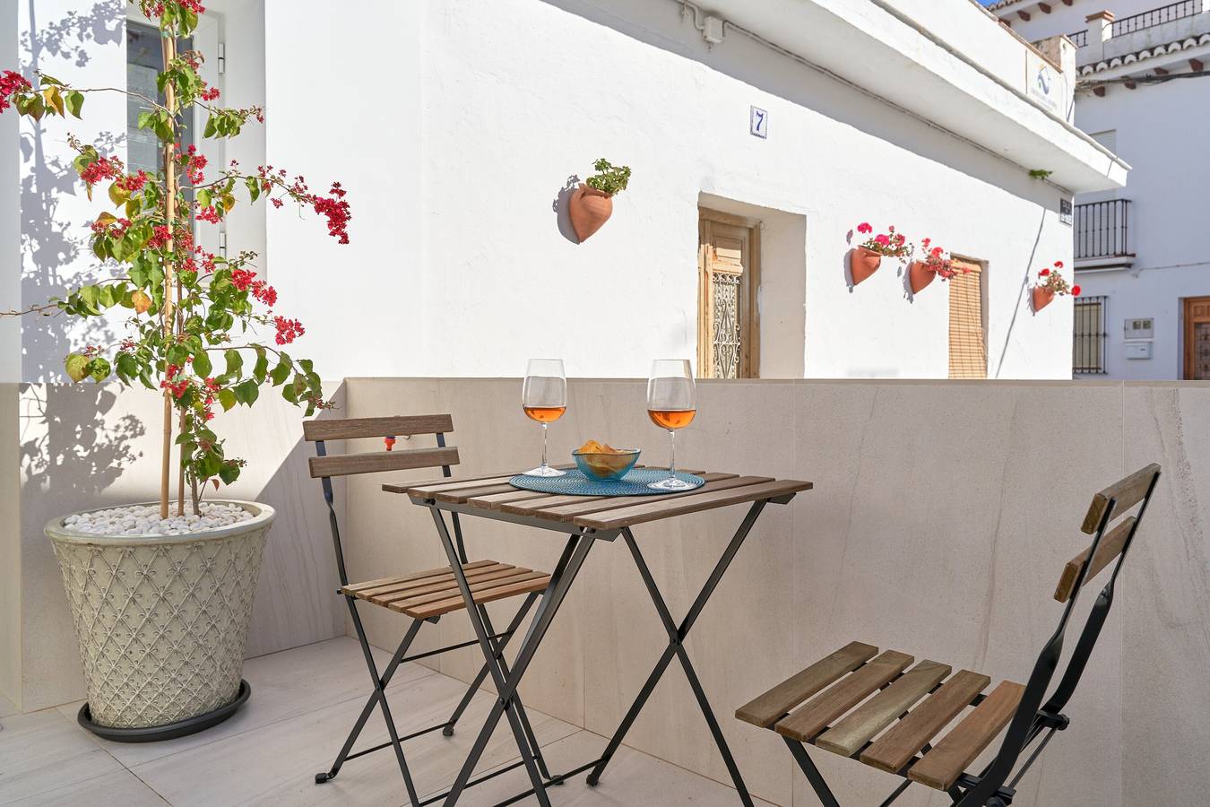 Entire studio, Studio Apartment 'Aunt Maria's House' with Private Terrace and Wi-Fi in Almuñecar, Costa Tropical