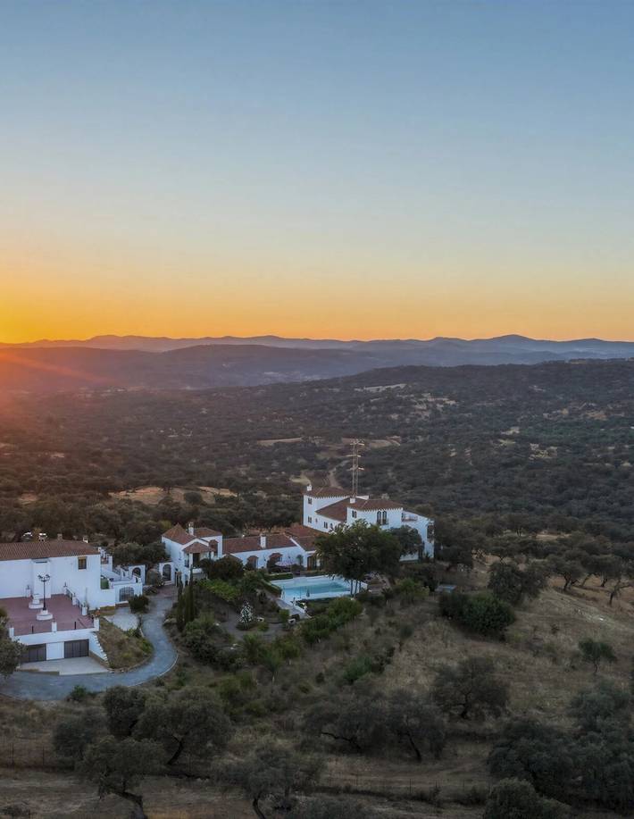 Casa rural para 34 personas, con Balcón y Jacuzzi además de Terraza y Piscina en Berrocal - 2