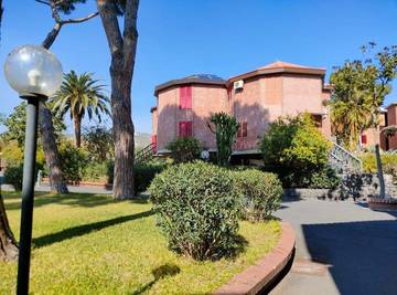 Gîte pour 5 personnes, avec jardin et piscine à Aci Castello