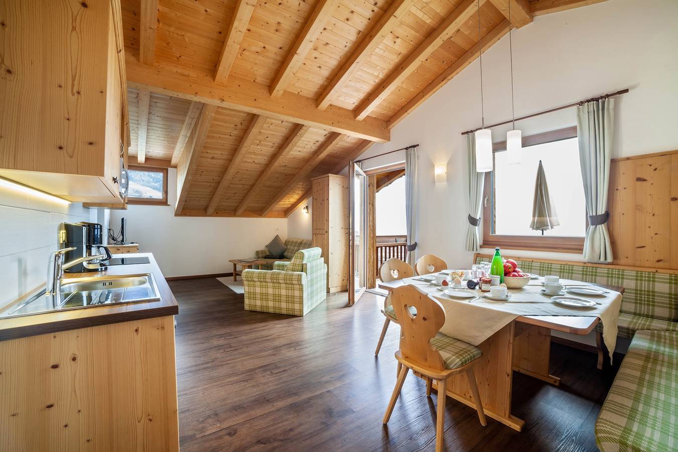 Ganze Wohnung, Gemütliche Ferienwohnung 'Gassbauerhof Ober' mit Balkon, Blick auf die Berge und Wlan in Schenna, Sarntaler Alpen