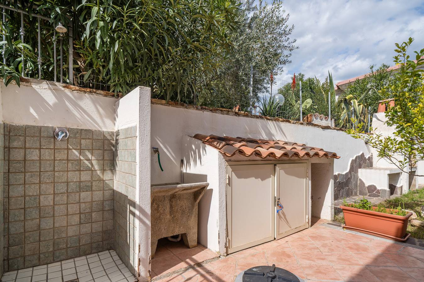 Apartamento entero, Apartamento 'Rebecca' con terraza privada y jardín privado in S'ena E Sa Chitta, Provincia de Nuoro