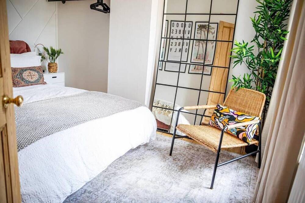 Hot Tub, 2 x King Bed, 1 Bunk Bed, Boho Beach House in Cleethorpes, Grimsby and Cleethorpes