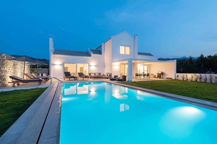 Holiday home for 8 people, with garden and pool in Kos Town