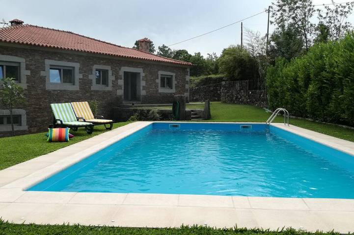 Gîte pour 6 personnes, avec Terrasse et Jardin