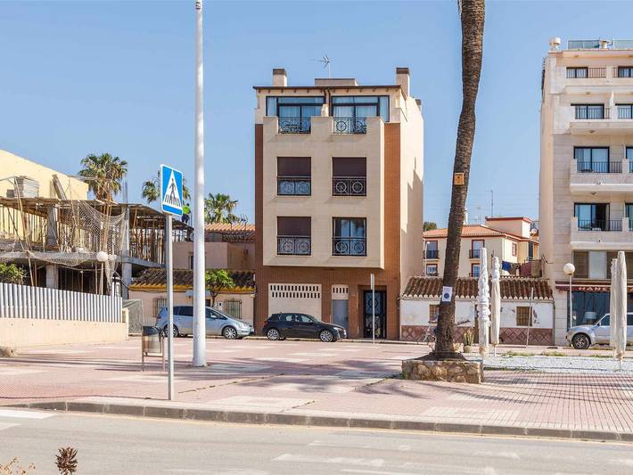 Apartamento entero, Apartamento luminoso frente al mar en Caleta de Vélez, aire acondicionado in Urbanización Villa del Mar, Vélez-Málaga