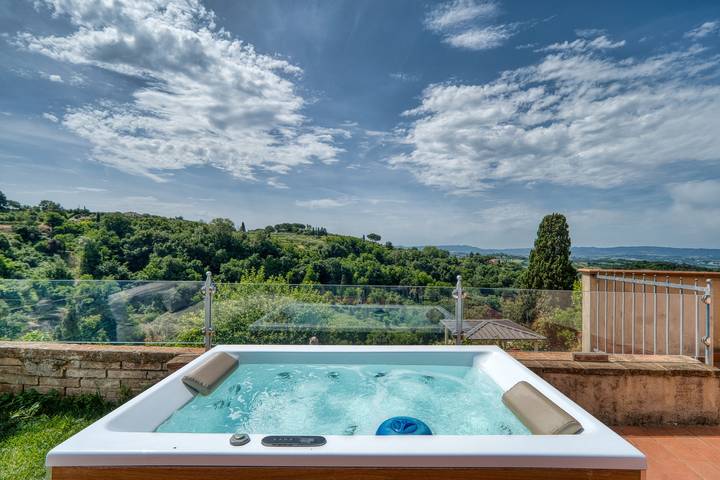 Holiday Home 'Casa Conte Martini' with Shared Pool, Wi-Fi and Air Conditioning in Palaia, Pisa provins