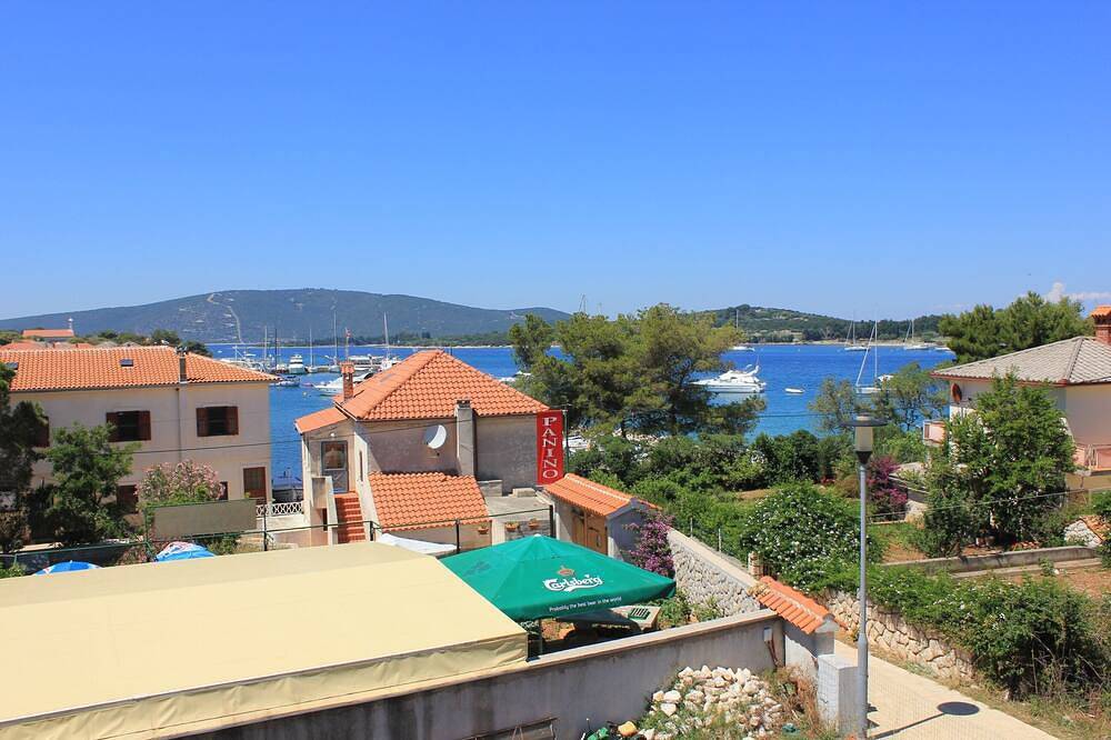 Ganze Wohnung, 1-Zimmer-Ferienwohnung mit Terrasse und Meerblick Ilovik, Losinj (A-8069-a) in Lošinj
