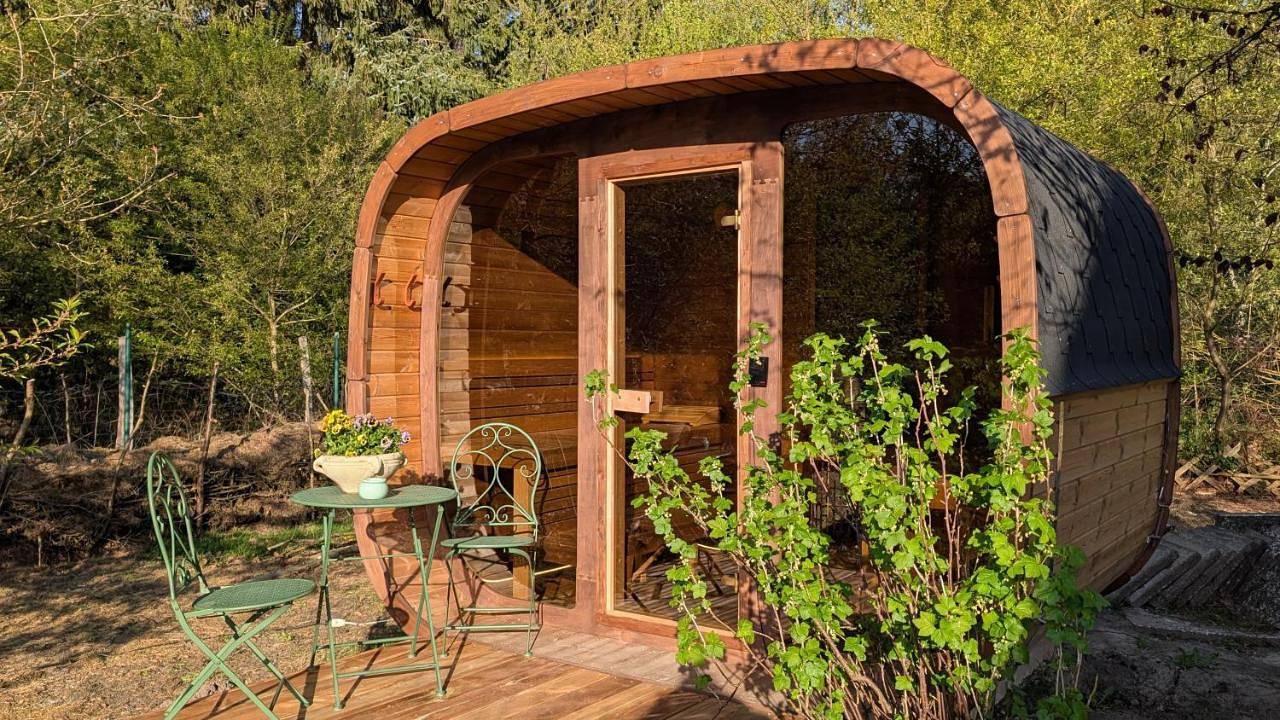 Livias Lodge Nurdachhaus mit Sauna Terrasse und Garten am Wald in Wittingen, Landkreis Gifhorn