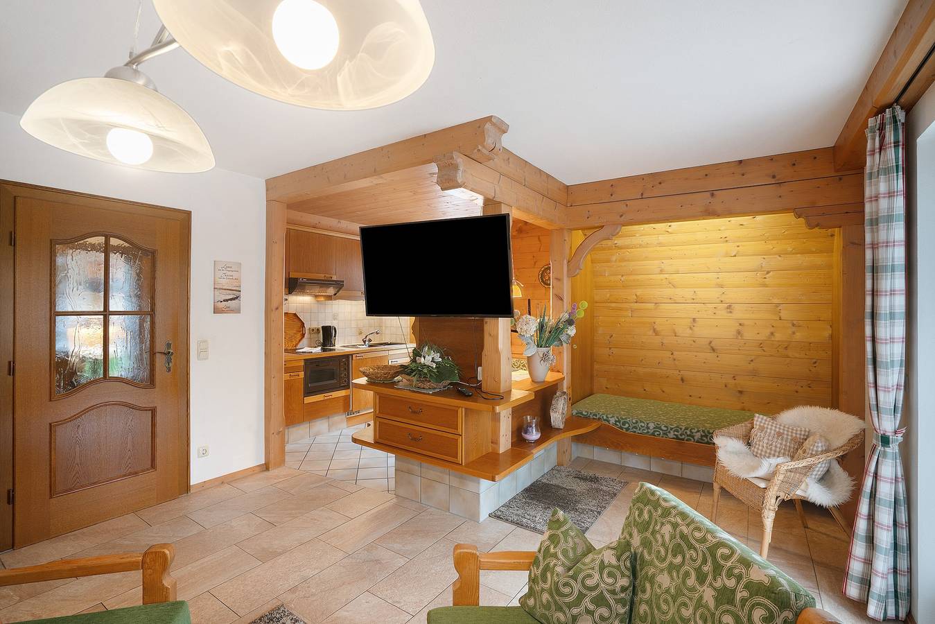 Ganze Wohnung, Ferienwohnung 'Alpenaster' mit Bergblick, privater Terrasse und Wlan in Mittenwald, Bayerische Alpen