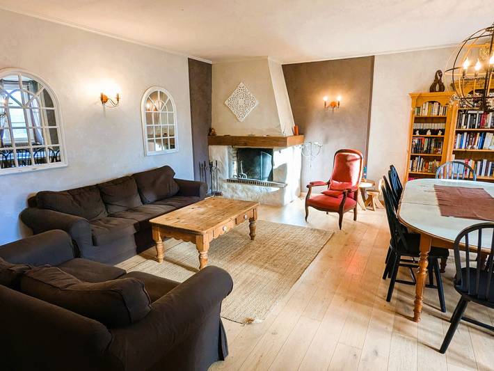 Charming cottage in Burgundy, 5 bedrooms, cozy fireplace in Ouanne, Auxerre region