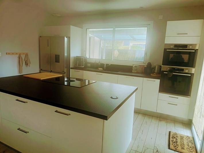 Location de vacances pour 8 personnes, avec piscine ainsi que jardin et jacuzzi à Carquefou - 4