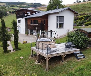 Chambre d’hôte pour 3 personnes, avec jacuzzi et jardin à Valsonne