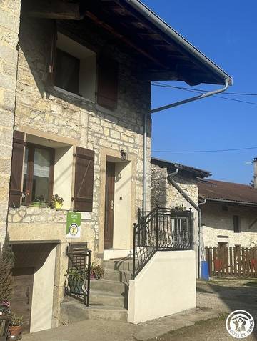 Gîte pour 4 personnes, avec terrasse dans Nantua