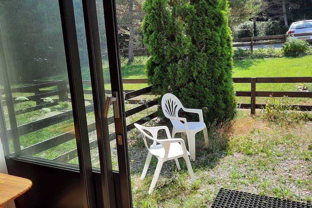 Appartement entier, Appartement 4 pers, rez de jardin à la montagne, au calme entouré de verdure. in Ancelle, Parc national des Écrins