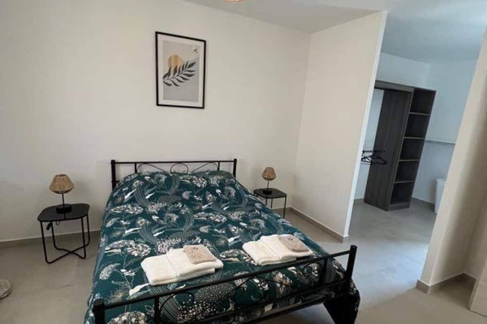 Villa neuve 4 chambres (8personnes) avec piscine, Plage du magaud 5min à pieds ! in La Garde, Côte méditerranéenne (France)
