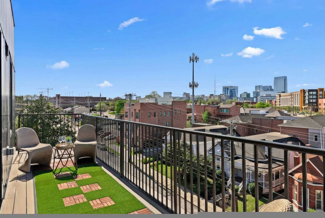 Entire apartment, Rooftop Deck   Skyline Views  Downtown Penthouse in Nashville, Tennessee