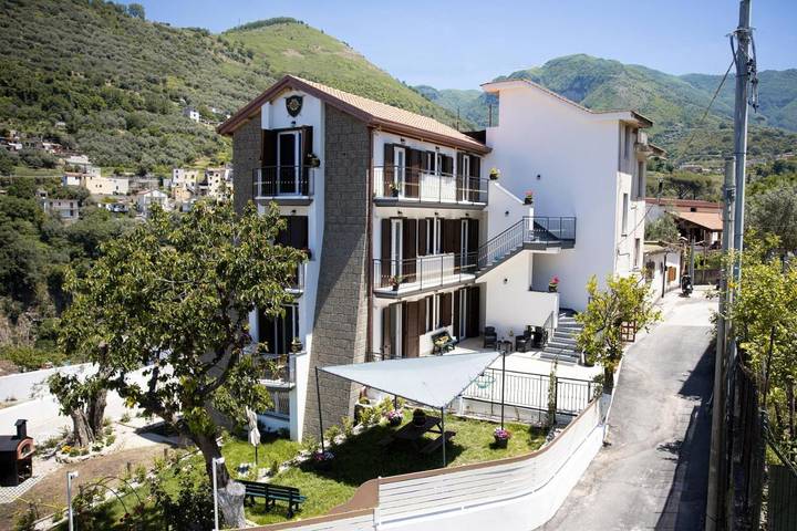 Appartamento per 2 persone, con piscina e giardino nonché panorama in Gragnano