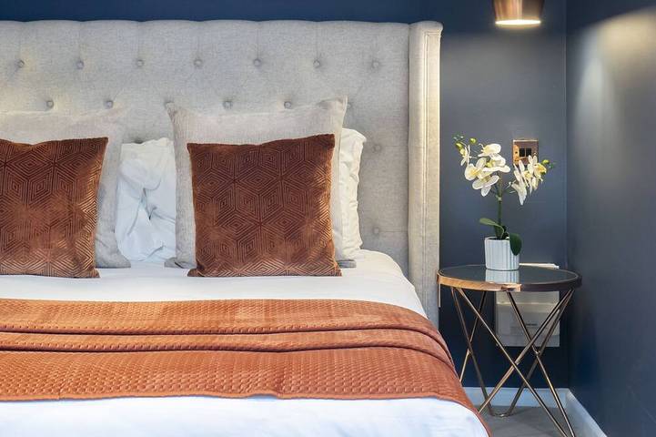 Prestige-Maison-Salle de bain privée-Vue sur Rue in Cheltenham, Gloucestershire