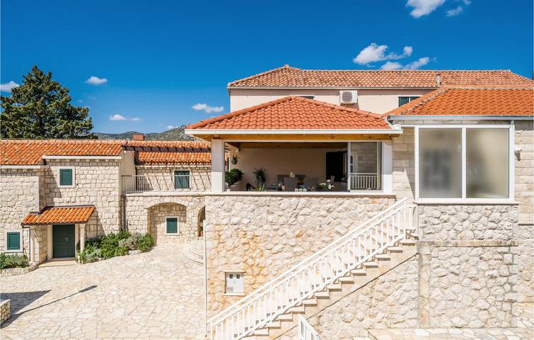 Ferienhaus für 8 Personen, mit Terrasse und Garten in Kroatien - 2