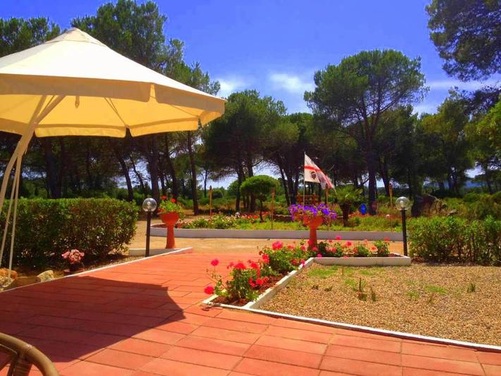 Camping per 4 persone, con Terrazza e Giardino nonché Vista lago e Panorama ad Alghero
