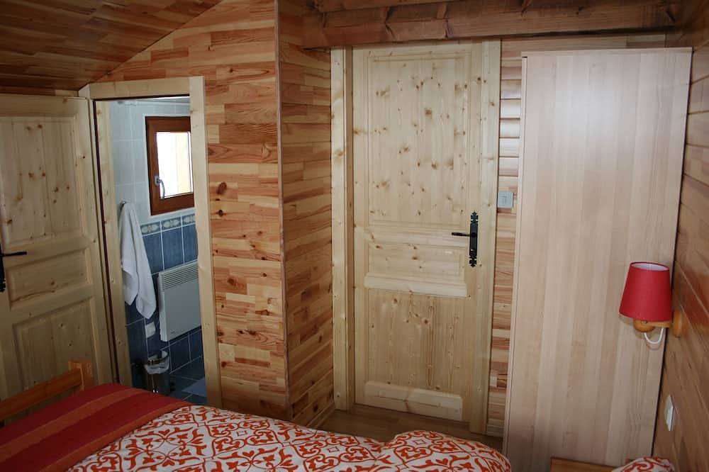 Chalet \"Les Bruyères\", 3 * (Classement Meublé de Tourisme 2025). 4 ch, 2sdb in Le Ménil, Parc naturel régional des Ballons des Vosges