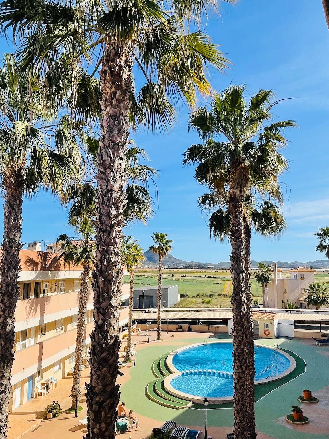 Apartamento entero, Apartamento 'Casa Sol Mar Menor' con piscina compartida, balcón y Wi-Fi in Playa de Los Nietos (Cartagena), Cartagena