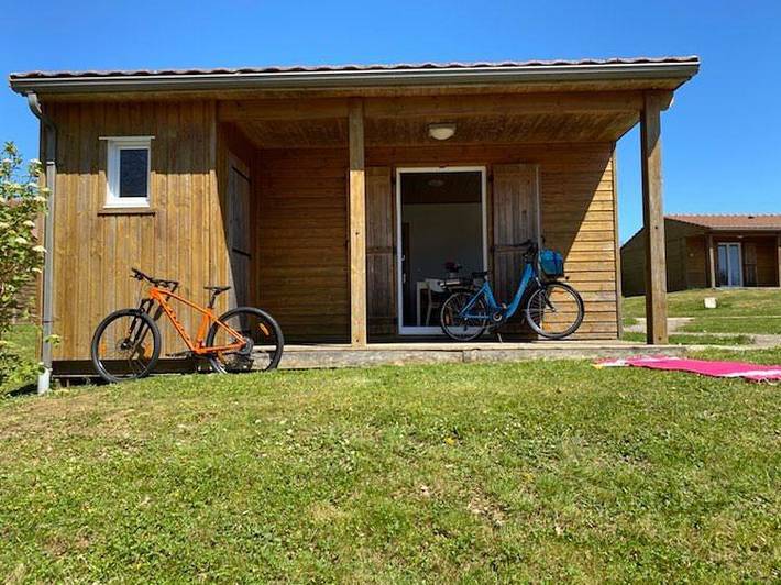 Gîte pour 6 personnes, avec terrasse et piscine