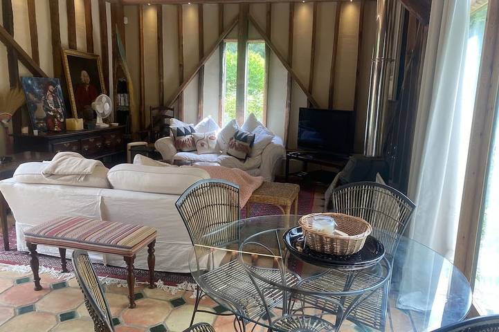 Beautiful one Bed Barn in national park 1 hr from London with small pool in Petworth (Angleterre), South Downs