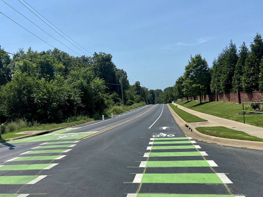 Best of Bentonville! Bike to Coler/Dwtn Square - Early check-in! in Bentonville, Ozark Mountains