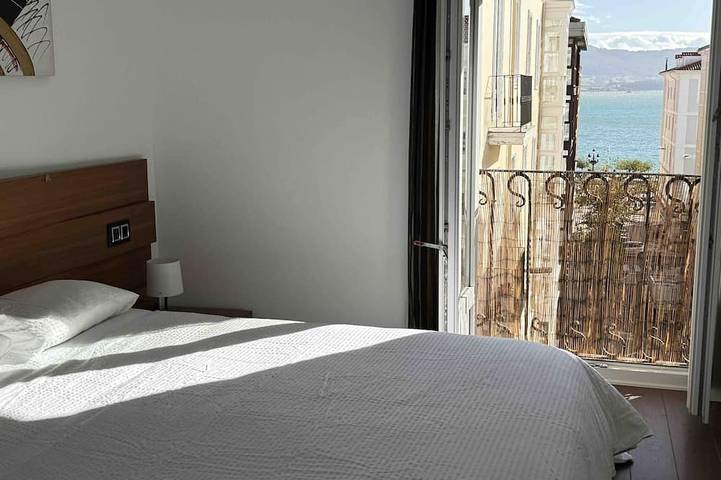 Apartamento entero, Piso muy amplio y centrico con vistas a la bahia in Santander, Costa de Cantabria